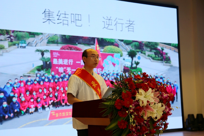 致敬最美逆行 彰顯榜樣力量 學(xué)校隆重舉行援鄂抗“疫”英雄事跡報告會(圖2)