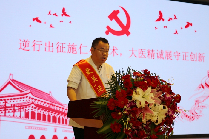 致敬最美逆行 彰顯榜樣力量 學(xué)校隆重舉行援鄂抗“疫”英雄事跡報告會(圖4)