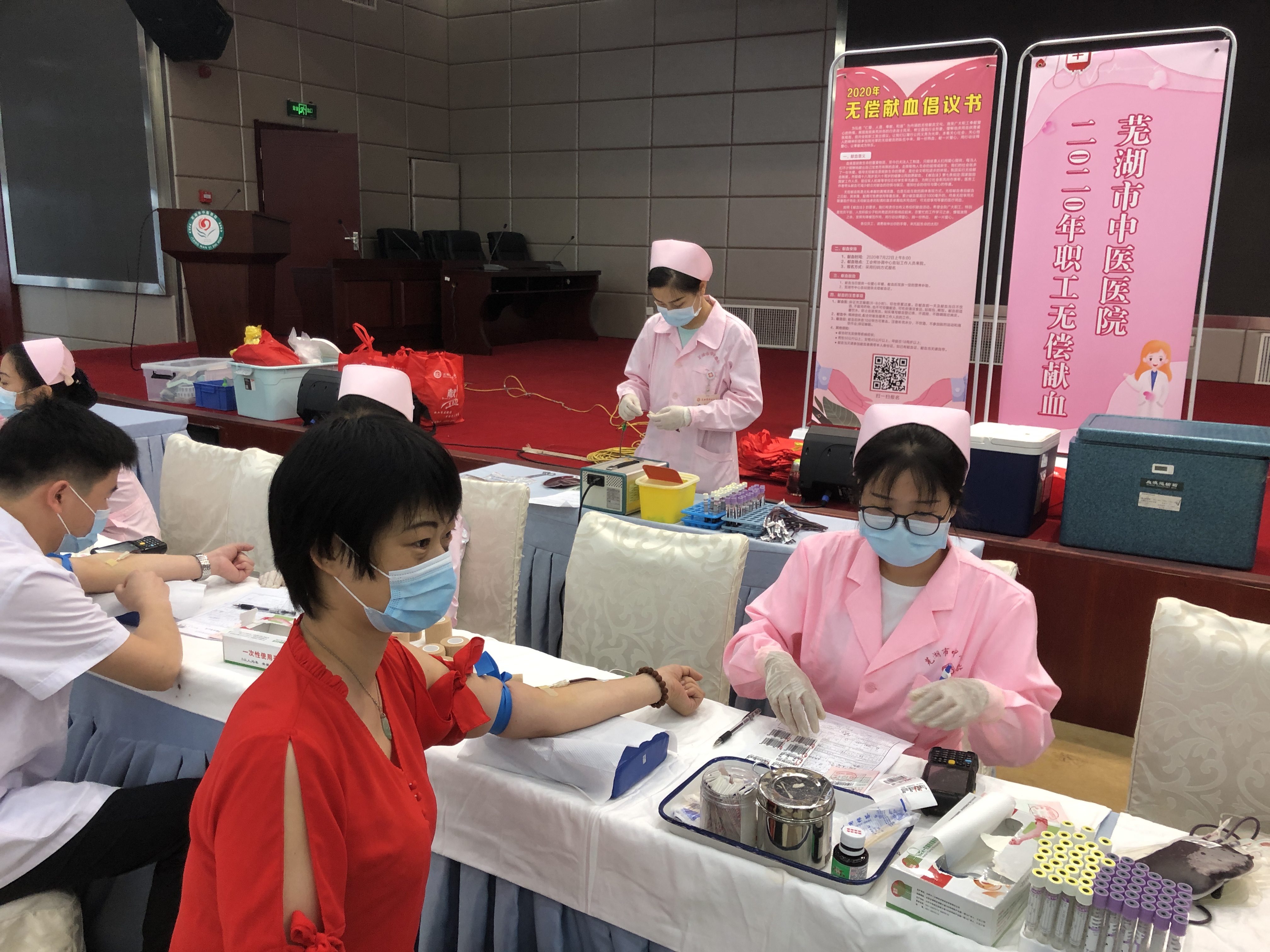 我院職工積極參加無償獻(xiàn)血公益活動(dòng)(圖2)