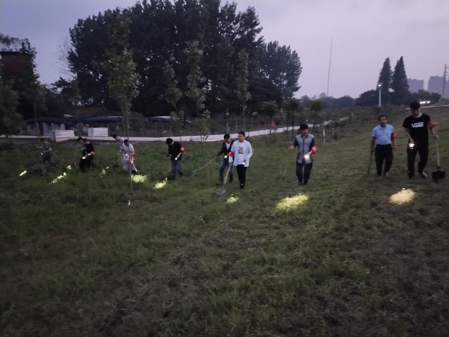 他們把青春的汗水揮灑在抗洪防汛一線——蕪湖市中醫(yī)醫(yī)院防汛抗洪突擊隊側(cè)記(圖8)