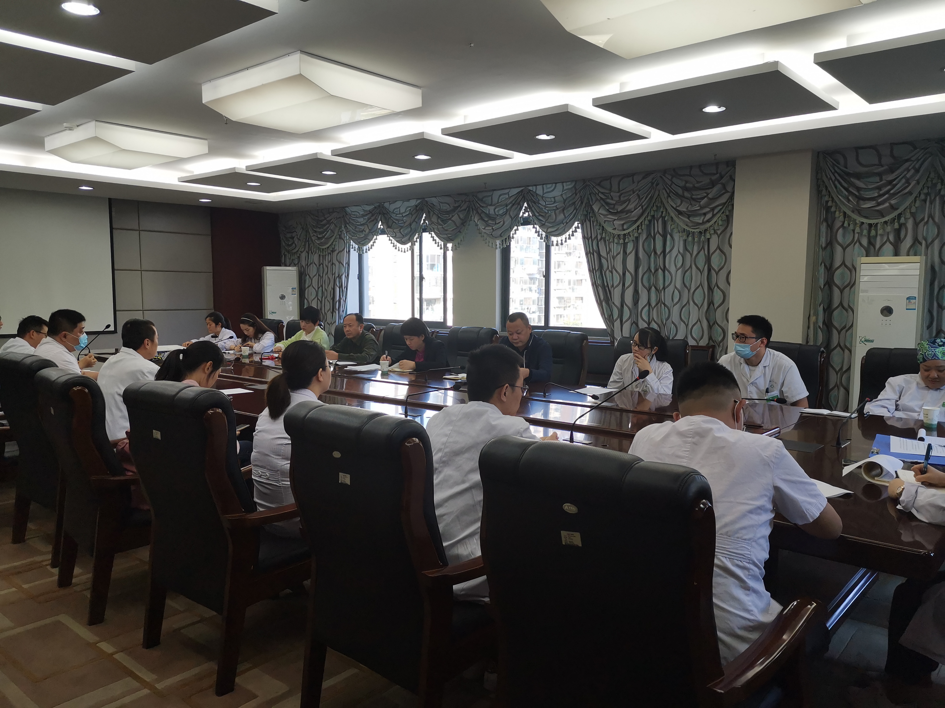 院黨委書記楊潔深入制劑室、藥劑科開展“十四五”中醫(yī)藥發(fā)展規(guī)劃編制專題調(diào)研(圖1)
