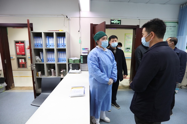 市衛(wèi)健委副主任王少華一行來我院慰問春節(jié)期間堅守崗位及留蕪過年醫(yī)務工作者(圖2)