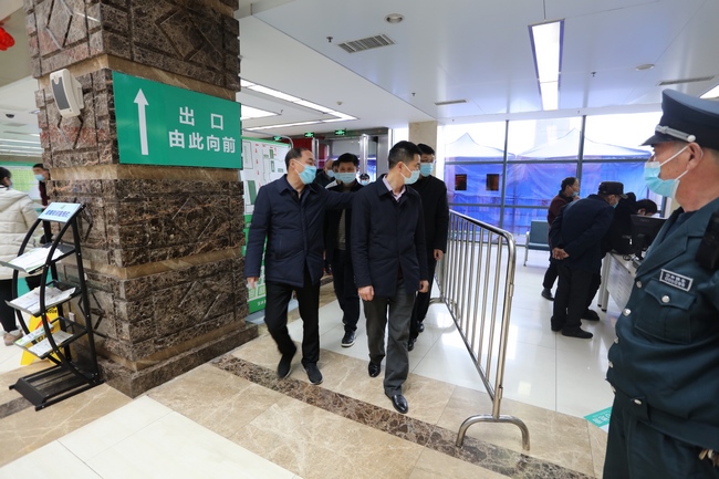 市衛(wèi)健委副主任王少華一行來我院慰問春節(jié)期間堅守崗位及留蕪過年醫(yī)務工作者(圖3)