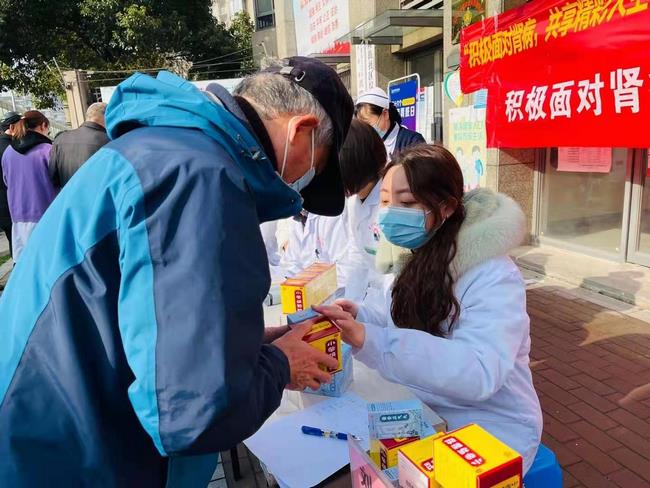 積極面對(duì)腎病 共享精彩人生——我院腎病科、內(nèi)科六支部走進(jìn)中南街道開展第十六個(gè)世界腎臟病日健康義診(圖6)