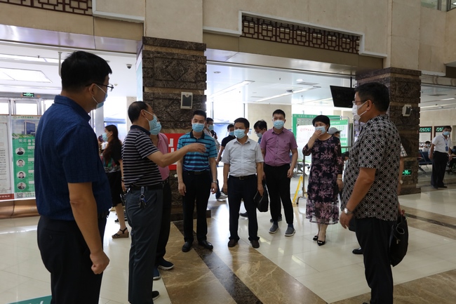 市政協(xié)副主席吳萬春一行來我院進(jìn)行政協(xié)提案現(xiàn)場督辦(圖1)