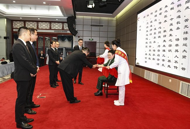 中醫(yī)正骨 薪火相傳 安徽中醫(yī)藥高等?？茖W(xué)校附屬醫(yī)院（蕪湖市中醫(yī)醫(yī)院）舉行 平樂郭氏正骨傳人郭珈宜蕪湖工作站拜師儀式(圖1)