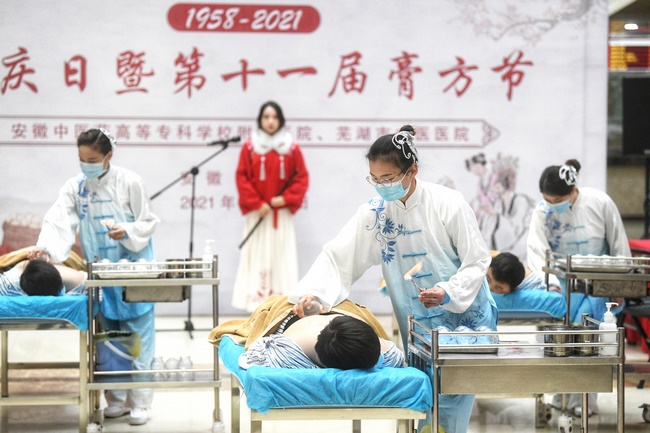 安徽中醫(yī)藥高等?？茖W校附屬醫(yī)院、蕪湖市中醫(yī)醫(yī)院院慶日暨膏方節(jié)開幕(圖2)