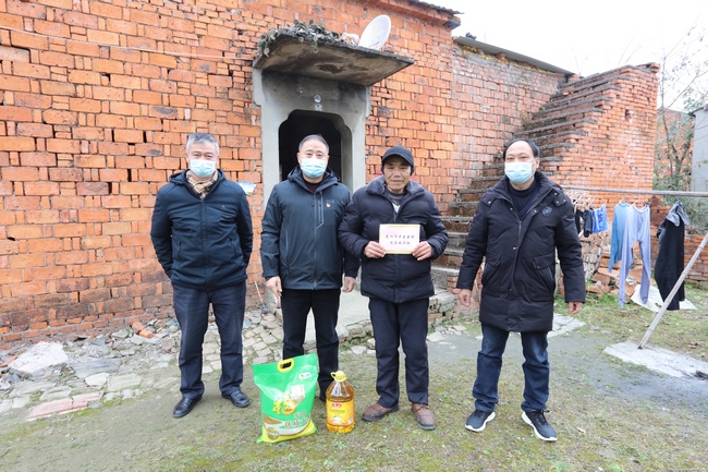 我院赴文明結(jié)對(duì)幫扶單位開(kāi)展慰問(wèn)活動(dòng)(圖2)