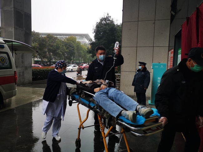演練為實戰(zhàn)、急診當(dāng)先鋒 ——我院急診科舉行“群發(fā)傷急救演練”紀實(圖1)