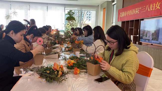 插花會春意 歡樂慶三八——院工會組織開展插花花藝活動(圖3)