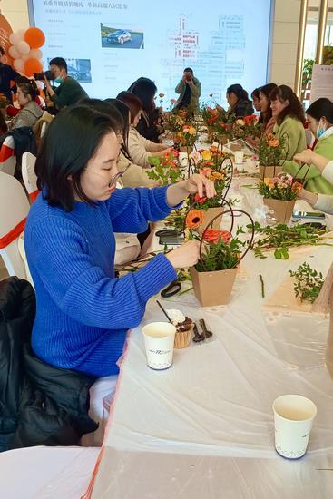 插花會春意 歡樂慶三八——院工會組織開展插花花藝活動(圖4)