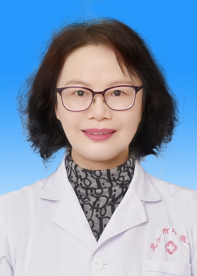 【首屆蕪湖市最美科技工作者】 發(fā)人民心聲 做醫(yī)學(xué)科研 以自身中醫(yī)之所學(xué) 為百姓鋪健康前行之路——記急診內(nèi)科、老年病科主任張榮珍(圖1)