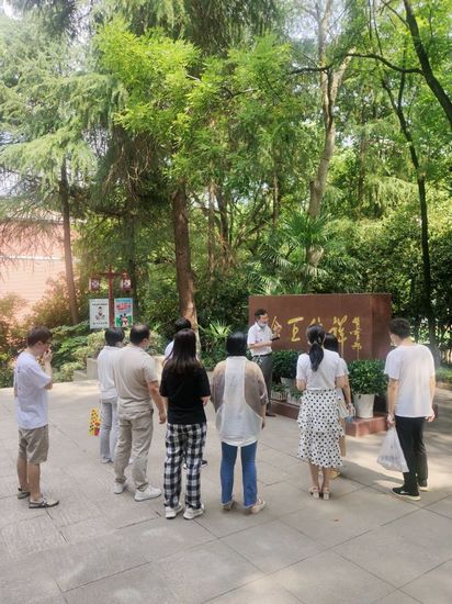 不忘初心  醫(yī)路向黨 ——內(nèi)二支部組織開展參觀王稼祥紀念園主題黨日活動(圖2)