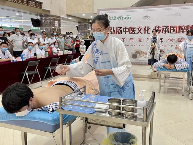 冬病夏治三伏貼  中醫(yī)國粹顯功效 ——我院開展“傳承中醫(yī)文化 弘揚國粹精神”冬病夏治三伏貼開貼儀式(圖3)