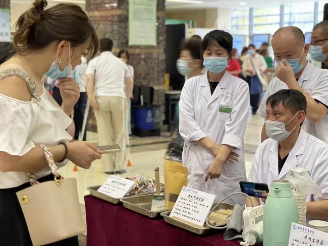冬病夏治三伏貼  中醫(yī)國粹顯功效 ——我院開展“傳承中醫(yī)文化 弘揚國粹精神”冬病夏治三伏貼開貼儀式(圖8)