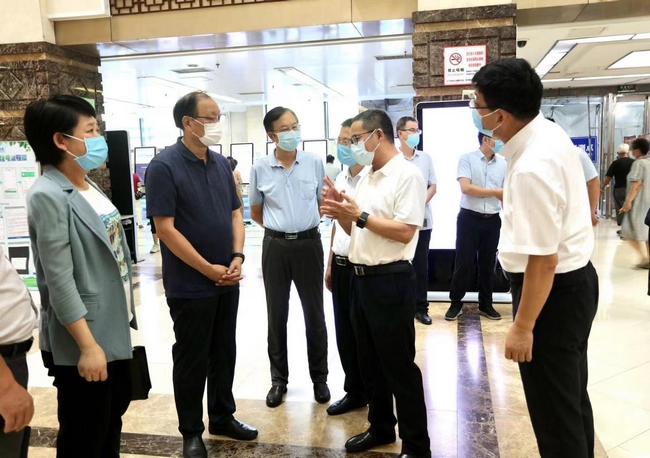 原國家衛(wèi)生計(jì)生委副主任、國家中醫(yī)藥管理局局長 王國強(qiáng)一行來我院調(diào)研指導(dǎo)(圖1)