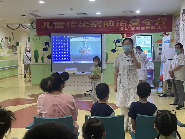 我院內(nèi)八支部開展兒科夏季傳染病防治夏令營(yíng)活動(dòng)(圖4)