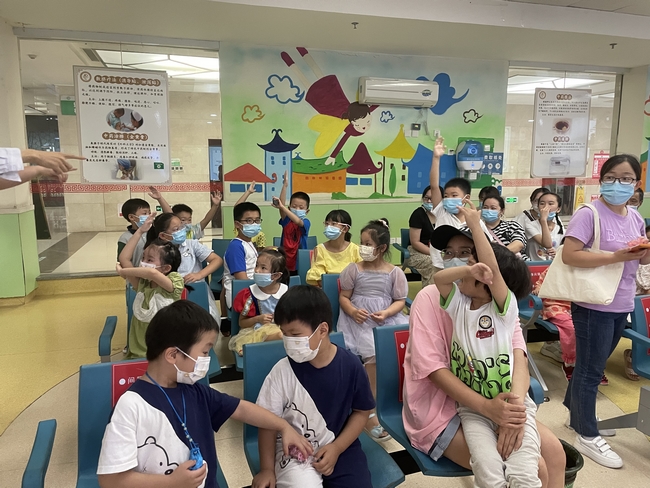 我院內(nèi)八支部開展兒科夏季傳染病防治夏令營(yíng)活動(dòng)(圖5)