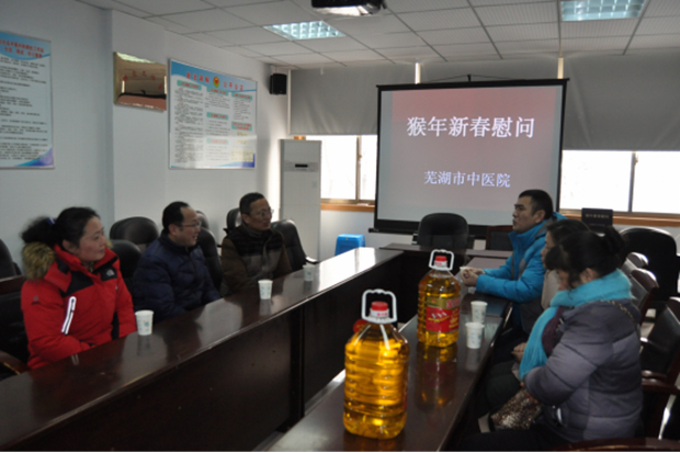 春節(jié)前夕，我院深入社區(qū)慰問結(jié)對幫扶困難戶(圖3)
