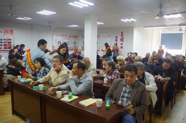 健康講座進(jìn)社區(qū)?老人聽(tīng)了很受用(圖2)