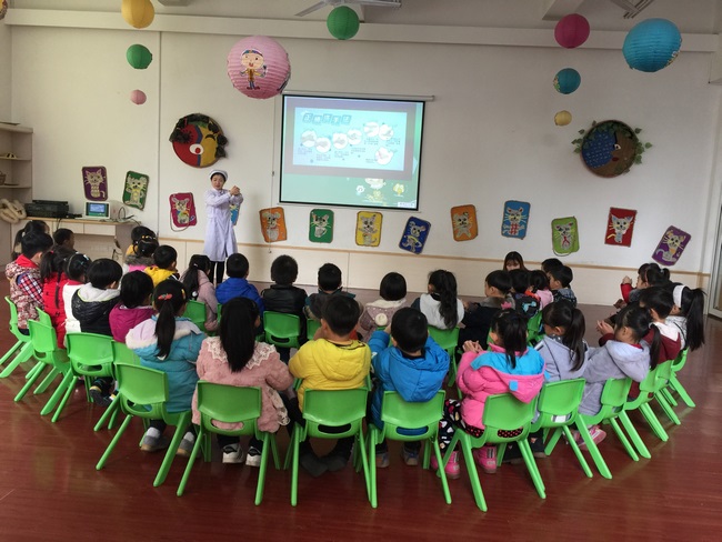 手衛(wèi)生主題活動走進億萬多小燕子幼兒園(圖1)