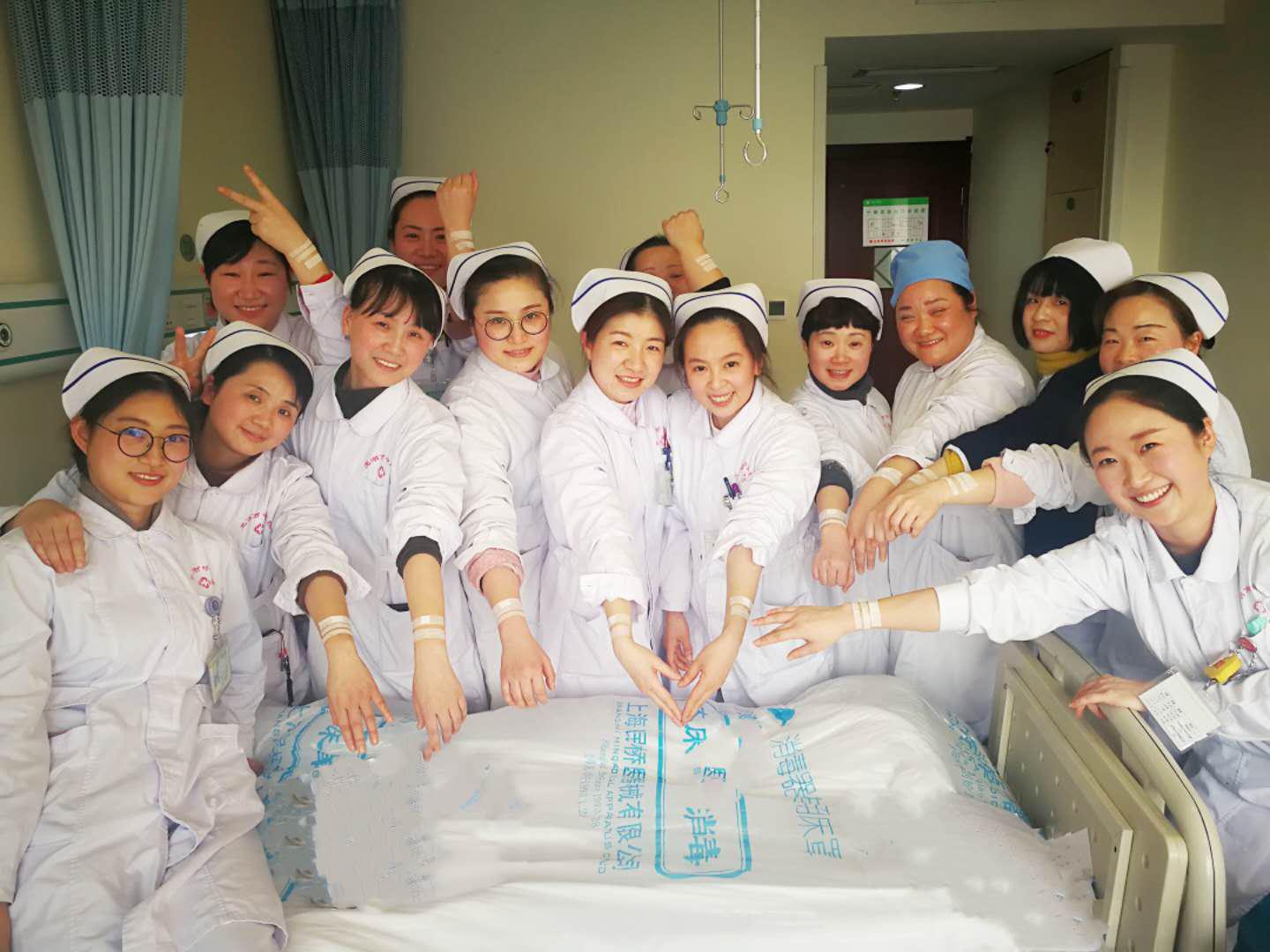 護理部舉辦“中醫(yī)護理沙龍暨N4護士中醫(yī)操作培訓”活動(圖1)