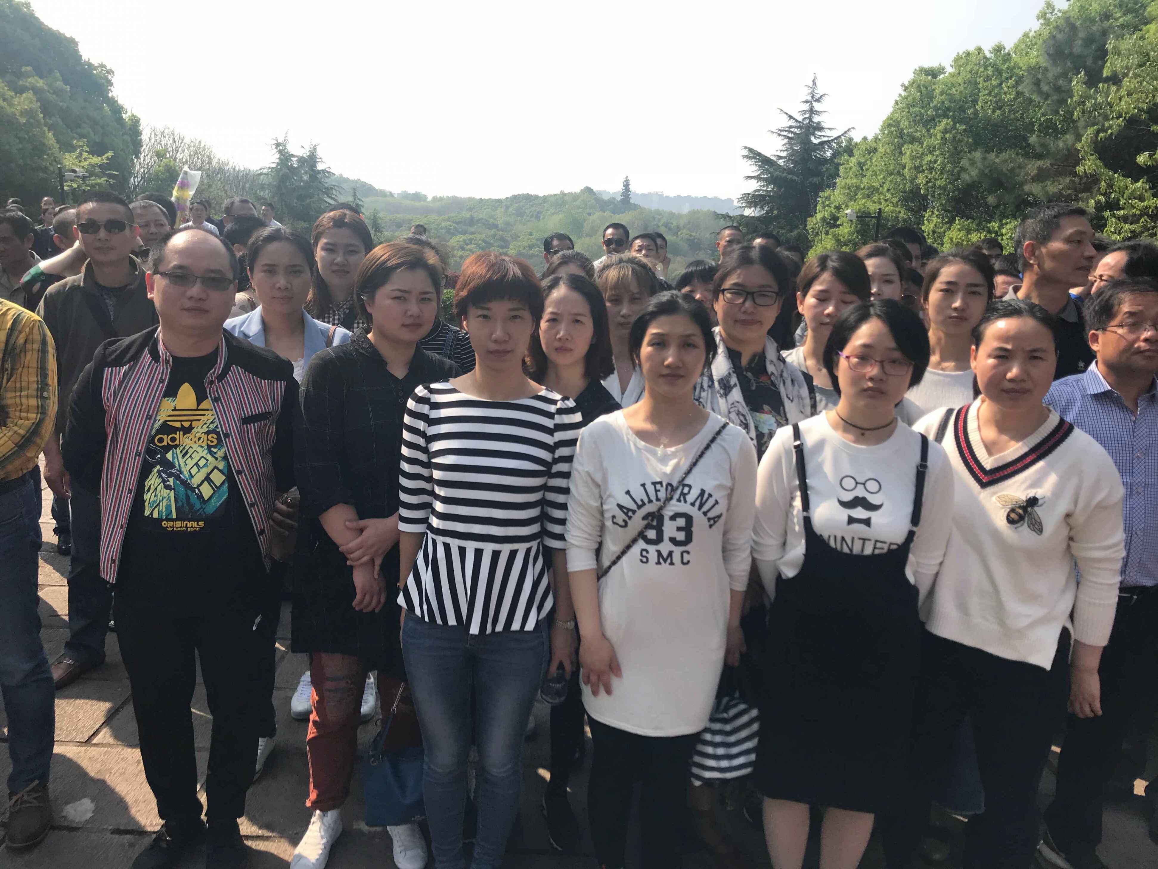 緬懷革命先烈 弘揚(yáng)民族精神——護(hù)理部開展清明掃墓活動(dòng)(圖1)