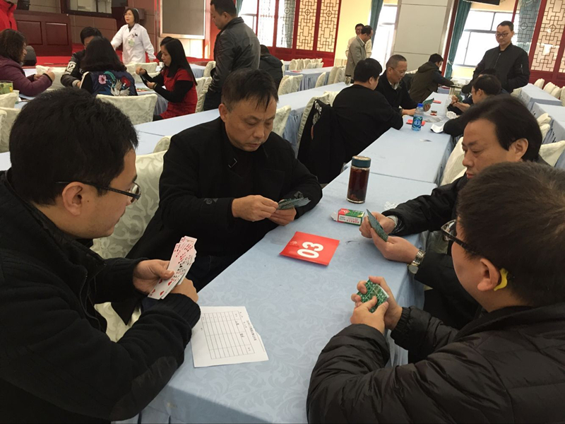 以牌會(huì)友?樂(lè)在其中 ――我院舉辦院慶60周年職工撲克牌（摜蛋）比賽(圖2)