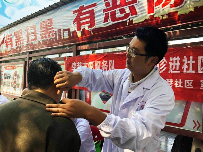 便民服務(wù)暖人心—-我院深入李巷社區(qū)開展義診活動(圖4)