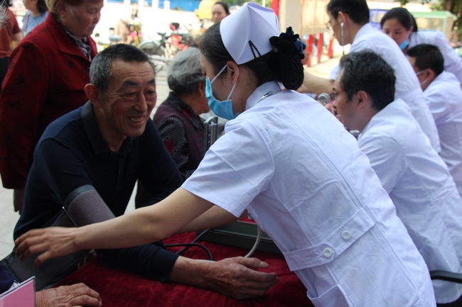 我院聯(lián)合弋磯山街道舉辦5.31世界無煙日健康進(jìn)社區(qū)主題活動(圖10)