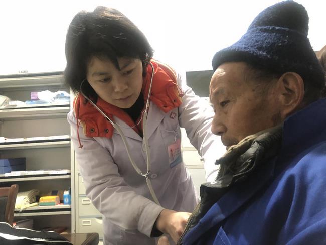 情系駐村醫(yī)生 助力脫貧攻堅——市衛(wèi)健委、市中醫(yī)院領導帶隊慰問我市“百醫(yī)駐村”醫(yī)生(圖3)