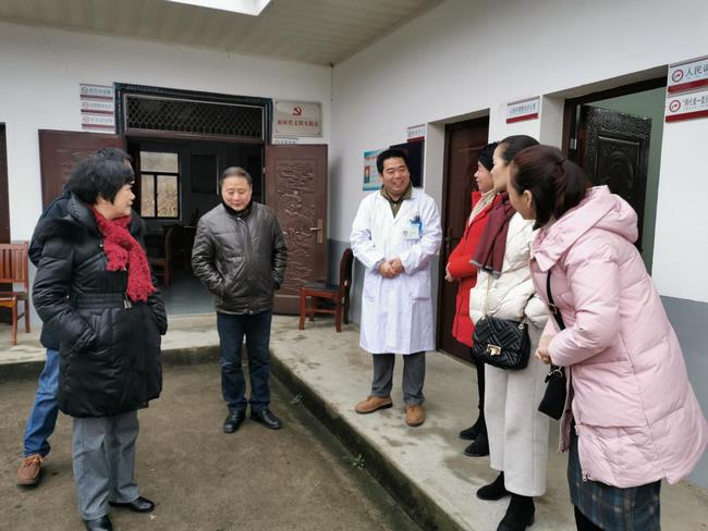 情系駐村醫(yī)生 助力脫貧攻堅——市衛(wèi)健委、市中醫(yī)院領導帶隊慰問我市“百醫(yī)駐村”醫(yī)生(圖9)