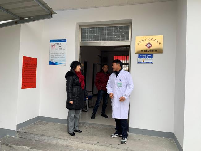 情系駐村醫(yī)生 助力脫貧攻堅——市衛(wèi)健委、市中醫(yī)院領導帶隊慰問我市“百醫(yī)駐村”醫(yī)生(圖11)