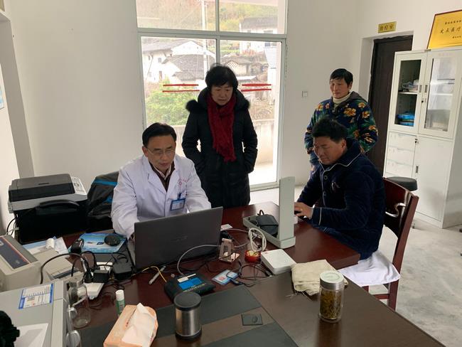 情系駐村醫(yī)生 助力脫貧攻堅——市衛(wèi)健委、市中醫(yī)院領導帶隊慰問我市“百醫(yī)駐村”醫(yī)生(圖13)