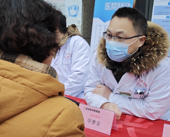 【暖民心在行動(dòng)】我院積極開展會(huì)診轉(zhuǎn)診宣傳義診活動(dòng)(圖13)