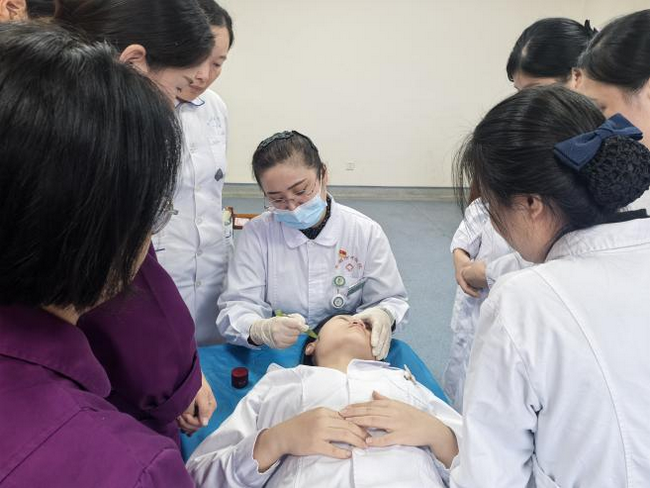我院順利完成安徽省首屆中醫(yī)?？谱o(hù)士臨床實(shí)踐培訓(xùn)(圖4)