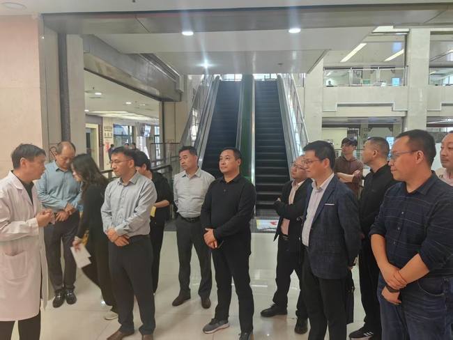 六安市裕安區(qū)衛(wèi)健工委來(lái)院調(diào)研緊密型城市醫(yī)聯(lián)體建設(shè)工作(圖3)